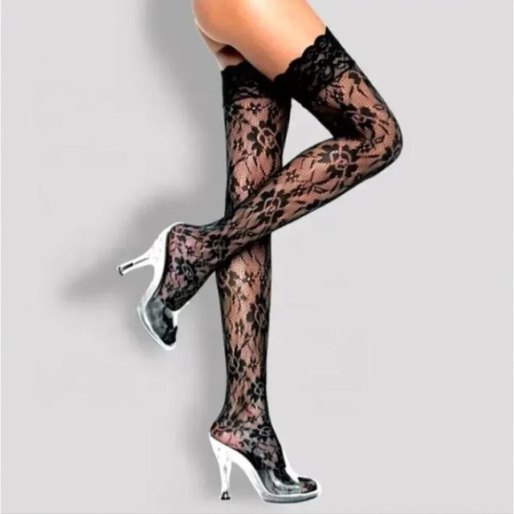 Plus Size Lace Rose Thigh High Stocking - Picture 5 of 6